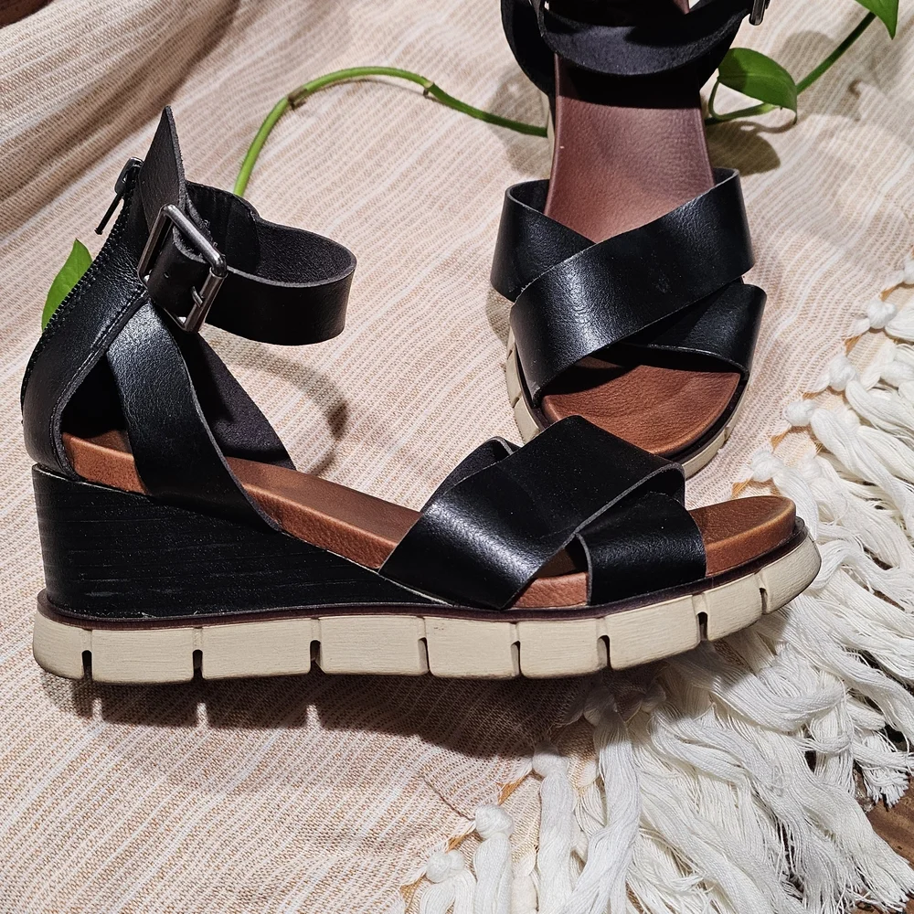Stylish Black Sandals